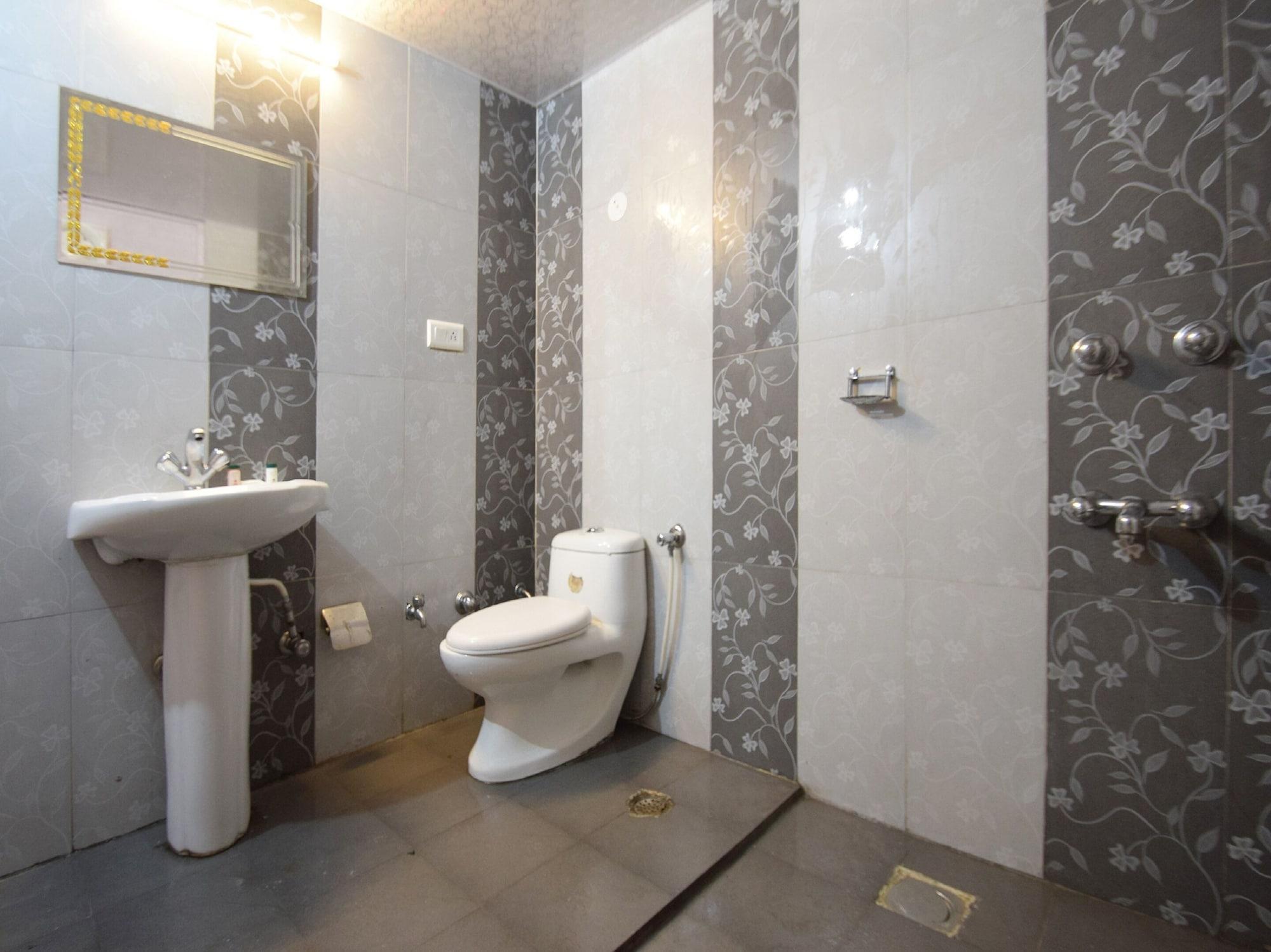 Oyo 29131 Hotel Mn Grand Shamshabad Ngoại thất bức ảnh