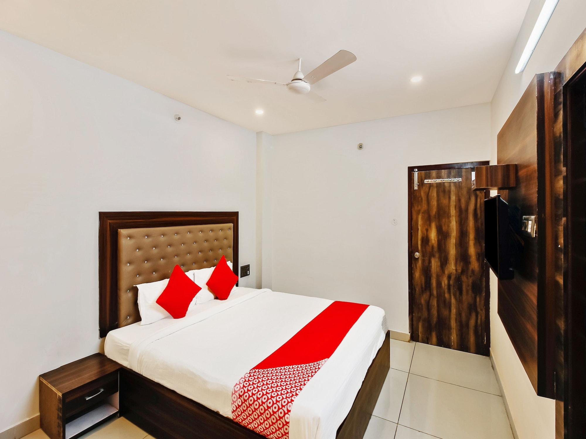 Oyo 29131 Hotel Mn Grand Shamshabad Ngoại thất bức ảnh