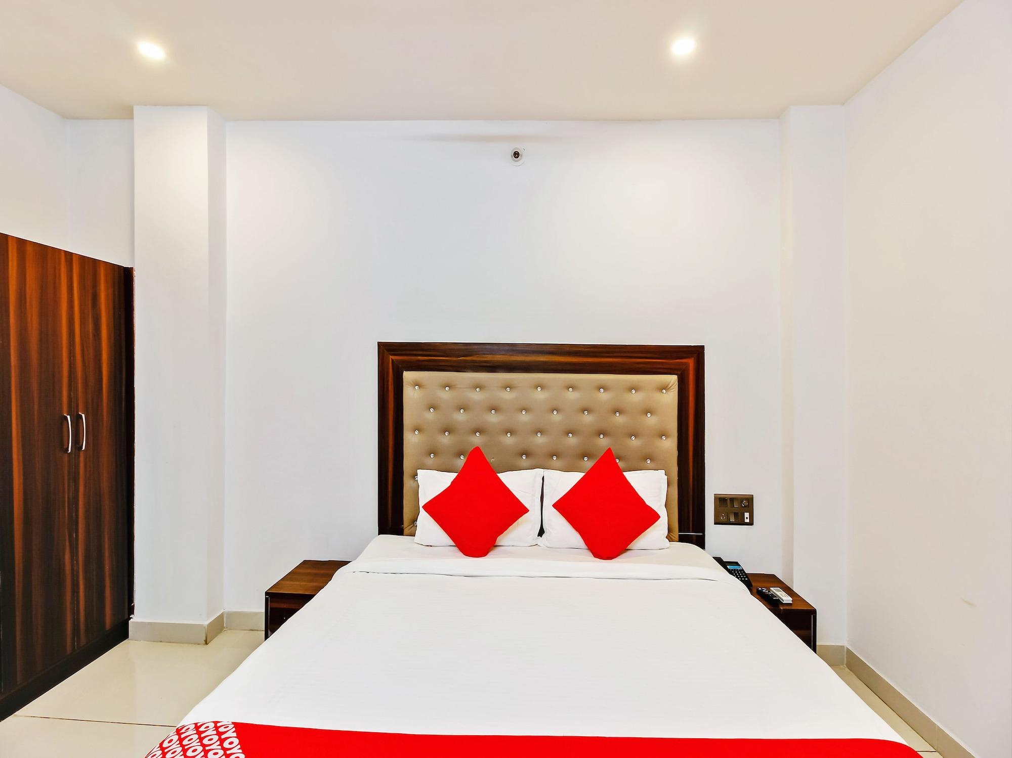 Oyo 29131 Hotel Mn Grand Shamshabad Ngoại thất bức ảnh
