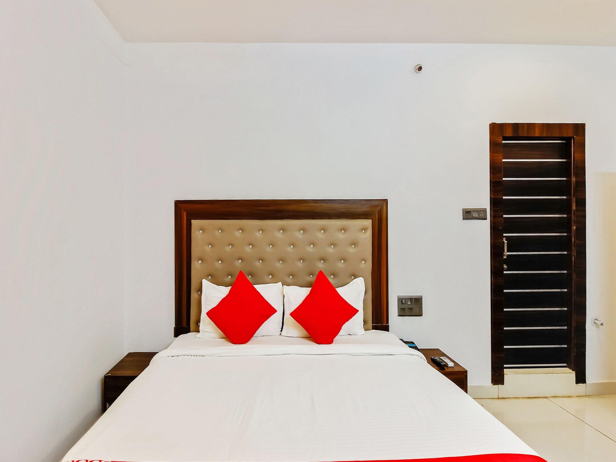 Oyo 29131 Hotel Mn Grand Shamshabad Ngoại thất bức ảnh