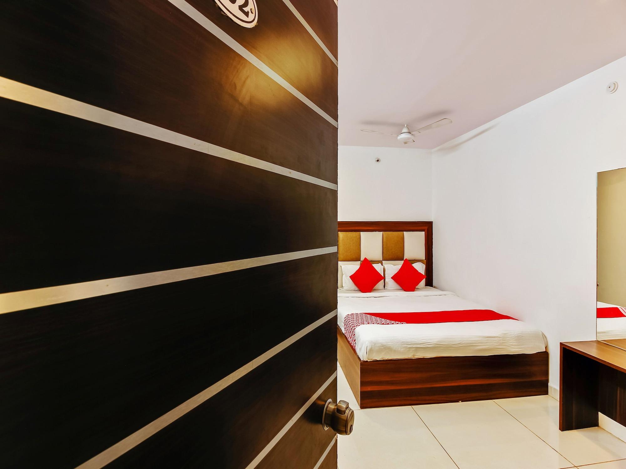 Oyo 29131 Hotel Mn Grand Shamshabad Ngoại thất bức ảnh