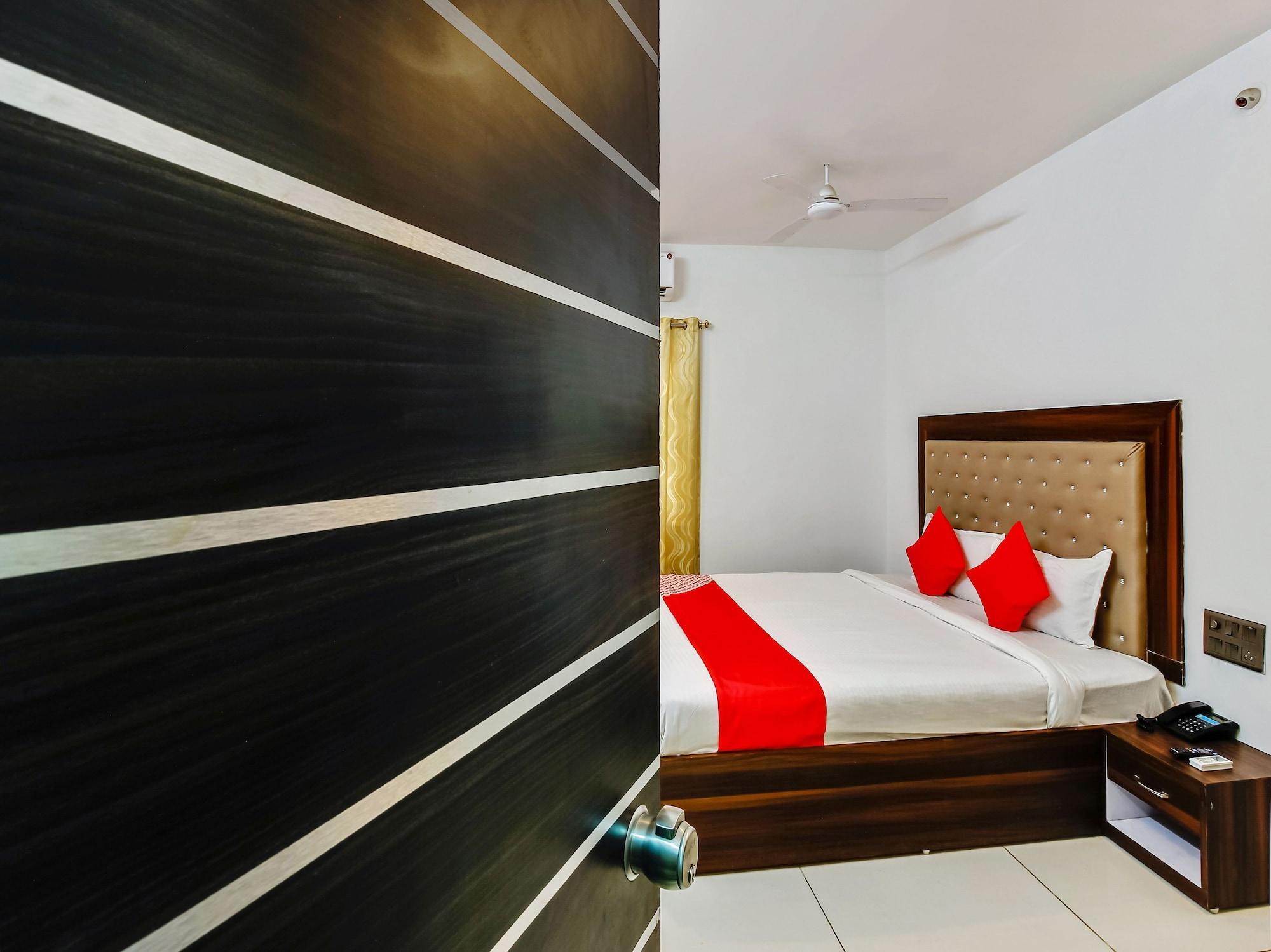 Oyo 29131 Hotel Mn Grand Shamshabad Ngoại thất bức ảnh